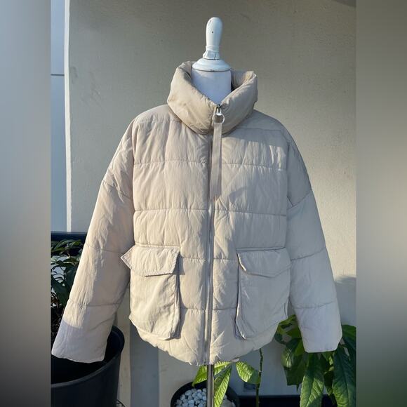 ☘️ Sinsay Short Puffer Jacket with Zip Collar and Patch Pockets in Cream Color - Picture 1 of 14